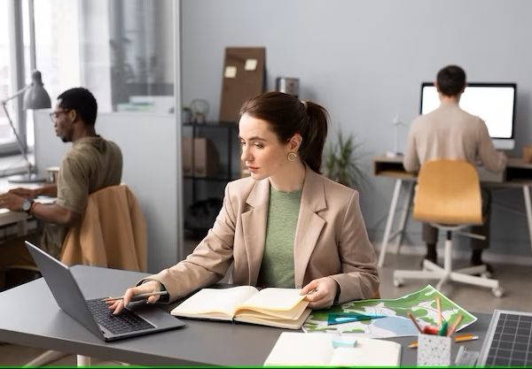 Estudar em uma universidade brasileira e exercer a profissão em Portugal é possível