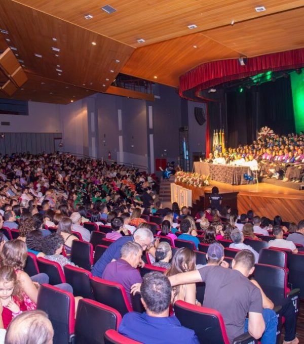 UniCV realiza formatura de novos profissionais e da primeira turma no exterior