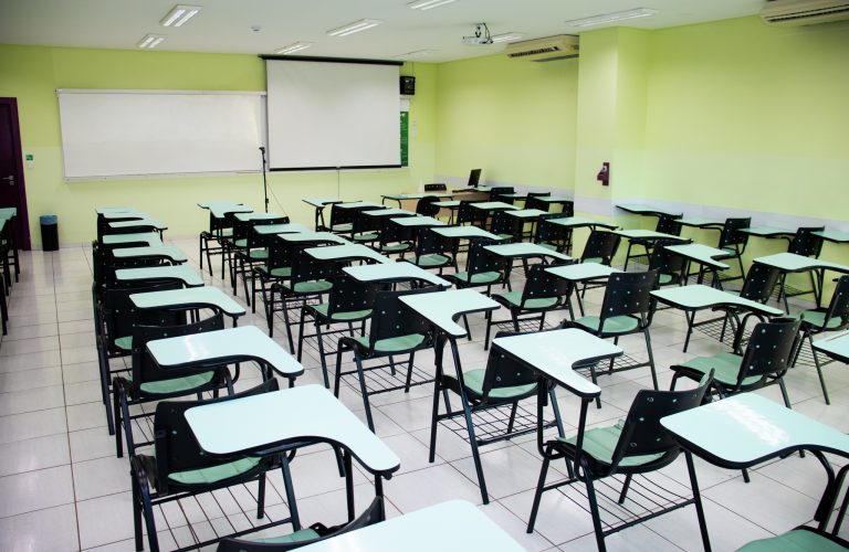 Salas de Aula 	O UniCV conta com mais de 40 salas de aula amplas e climatizadas.