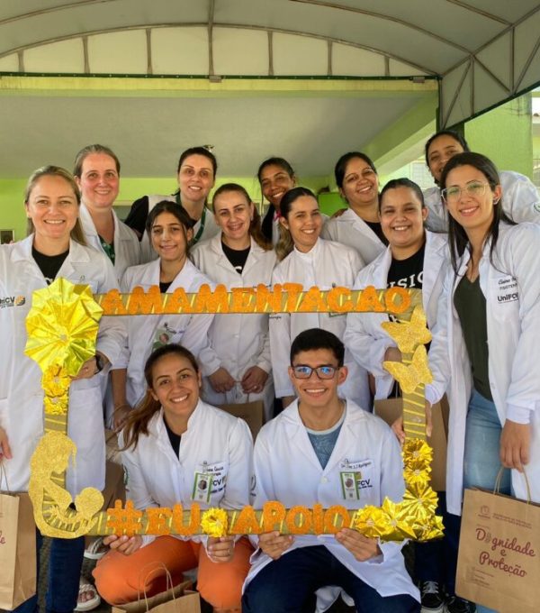 Alunos de Fisioterapia participam de atividades do “Agosto Dourado” em UBS do Município