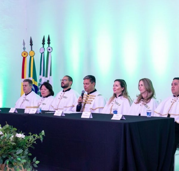 Mais de 2.400 formandos de todo o Brasil comemoram formatura pelo UniCV