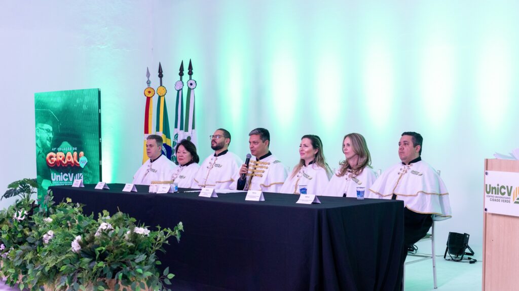 Mais de 2.400 formandos de todo o Brasil comemoram formatura pelo UniCV