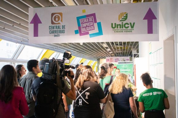 Feira da Empregabilidade UniCV reúne 30 empresas e mais de mil vagas de emprego 