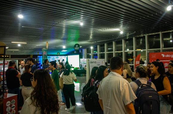 Mais de três mil pessoas buscam emprego na Feira de Empregabilidade UniCV 