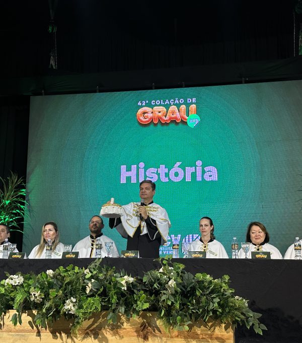 Mais de 1,1 mil formandos de EAD 2023 colam grau no UniCV
