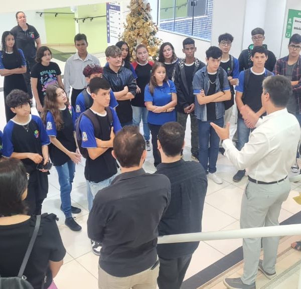 UniCV certifica quarenta jovens de Sarandi  em programa de introdução a Web Design