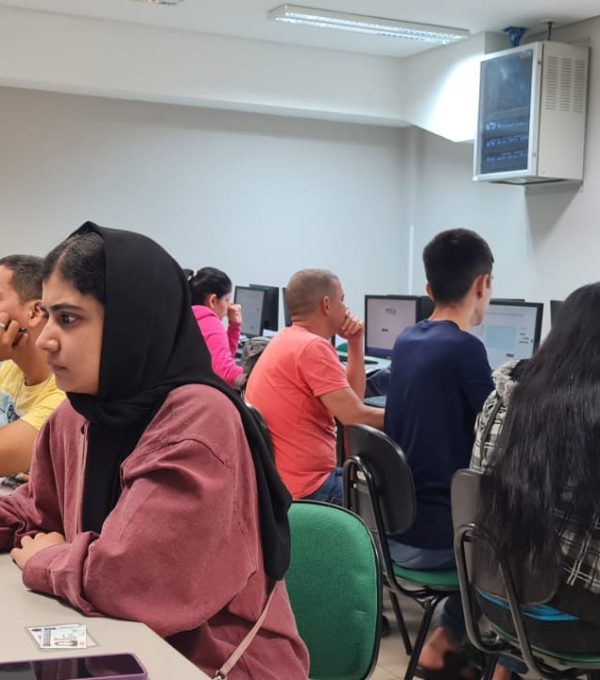 Candidatos estrangeiros concorrem a bolsas de estudo no UniCV