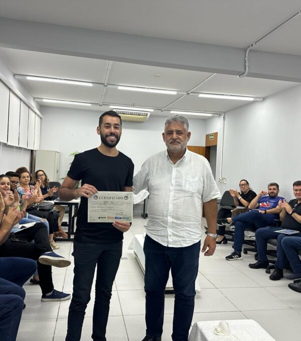 Professor do UniCV recebe prêmio de “Educador Destaque” do Crea-PR