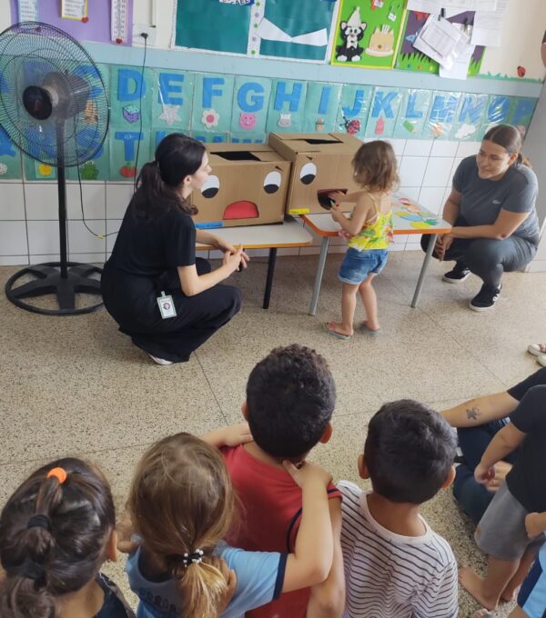 Curso de Fisioterapia desenvolve trabalho de promoção da saúde para crianças e adultos