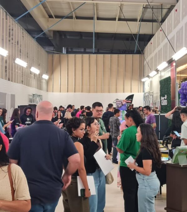 8ª Feira de Empregabilidade do UniCV atrai grande público