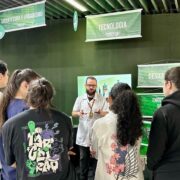 Alunos e professores do UniCV participam de Mostra de Profissões da Amtech