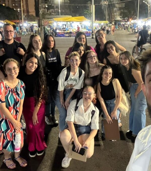 Acadêmicos do UniCV aprendem Arquitetura e Design na prática na Feira do Produtor