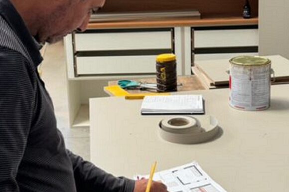 Inovação: Aluna de Design de Interiores revoluciona marcenaria em móveis planejados