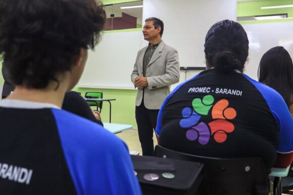 Curso gratuito de Web Design insere jovens no mercado de trabalho